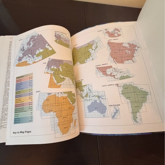 Geographica Atlas of the World large coffee table book - Picture 10 of 13